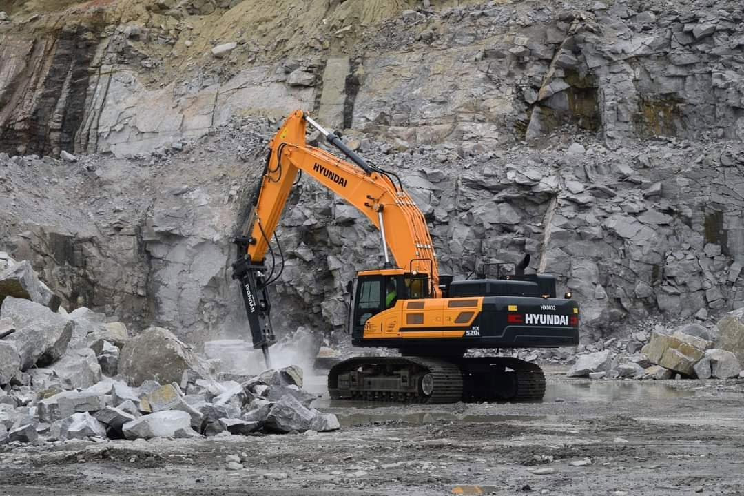 Hyundai HX520L T3