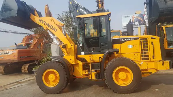 Máy xúc lật Hyundai HL730-9S gầu 1.8m&sup3;